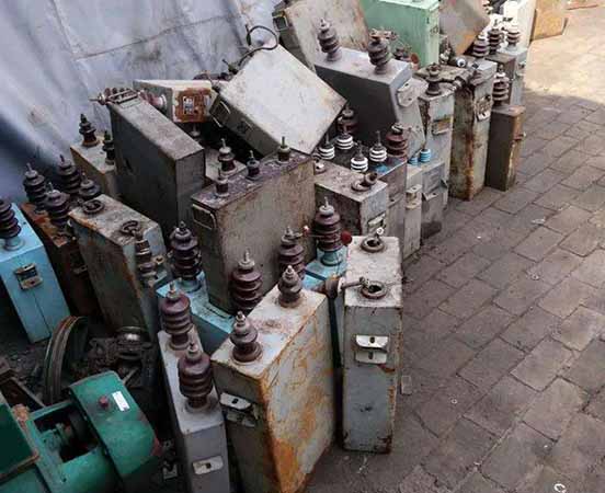 損壞的電力電容器