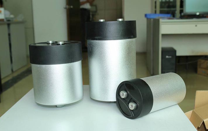 分析電力電容器運(yùn)行時(shí)出現(xiàn)過(guò)電流與過(guò)熱的原因1