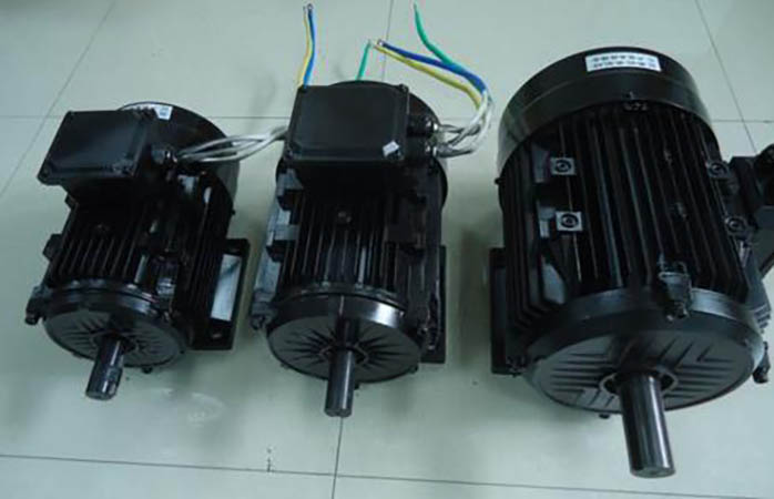 同步電機(jī)的功率因數(shù)過(guò)低時(shí)采用電力電容器的效果1