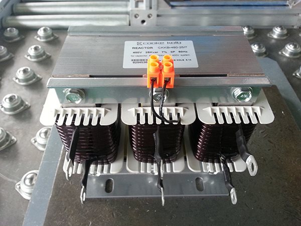 電力電容器串聯(lián)濾波電抗器