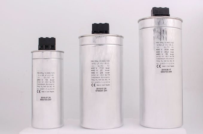 低壓電力電容器