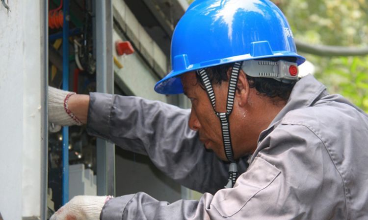 電容補(bǔ)償柜更換電力電容器