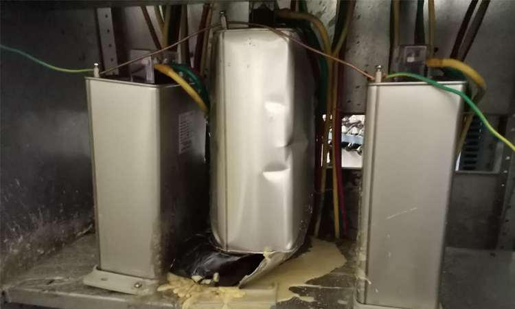 配電柜中補償電容器鼓包