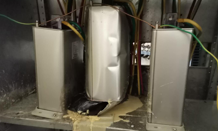 并聯(lián)電力電容器輕微漏油能用嗎